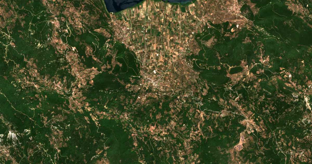 Satelitska karta: Káto Makrinoú