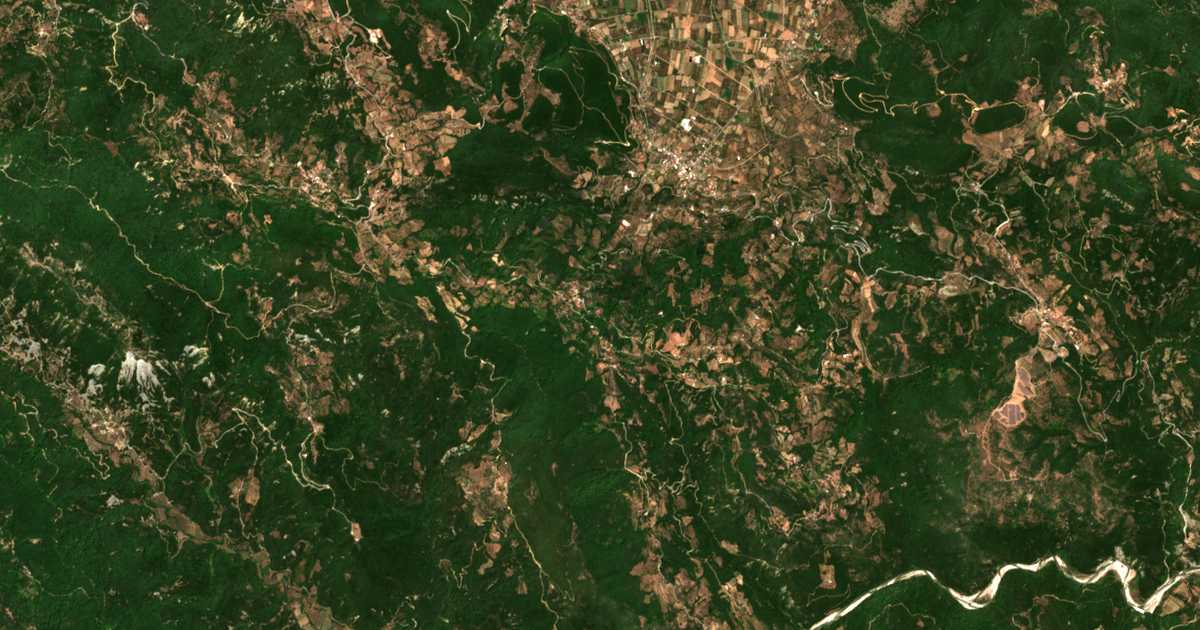 Satelitska karta: Makrinoú