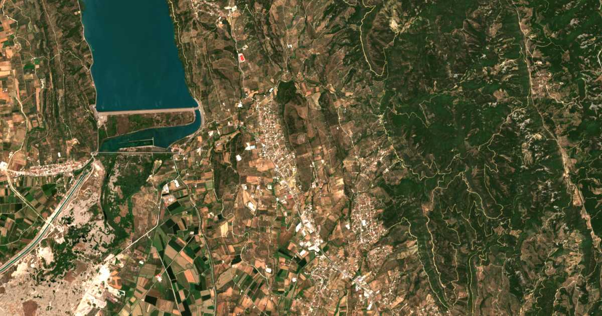 Satelitska karta: Neápoli
