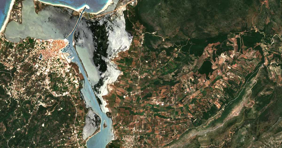 Satelitska karta: Peratiá