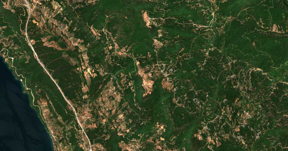 Satelitska karta: Agía Triás