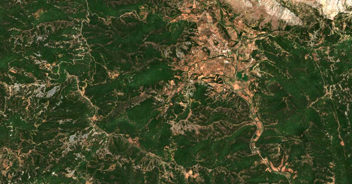 Satelitska karta: Ágioi Theódoroi