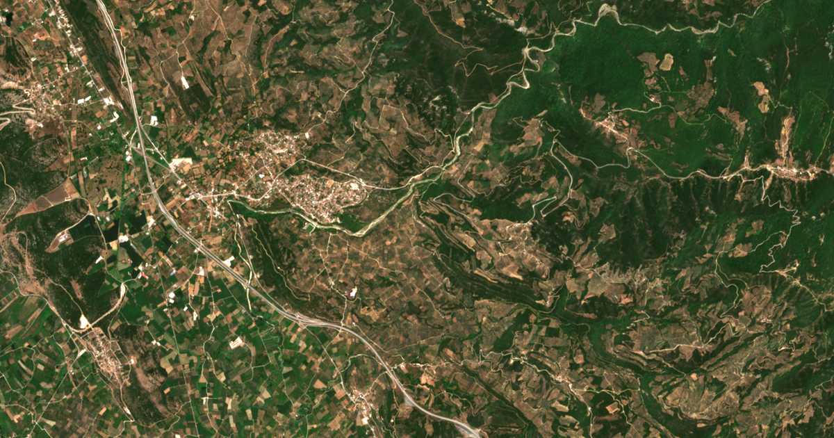 Satelitska karta: Katharovoúnion