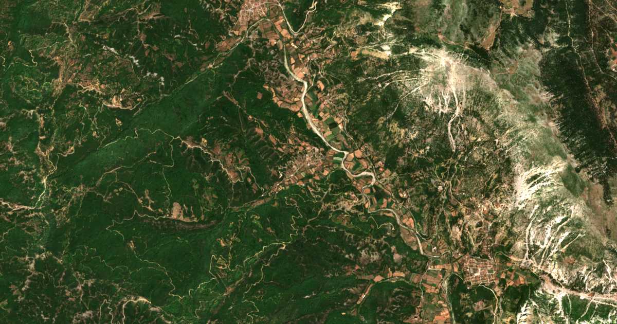 Satelitska karta: Néon Agrídion