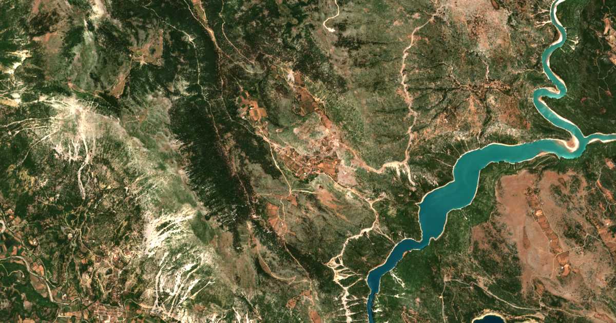 Satelitska karta: Perdikákion