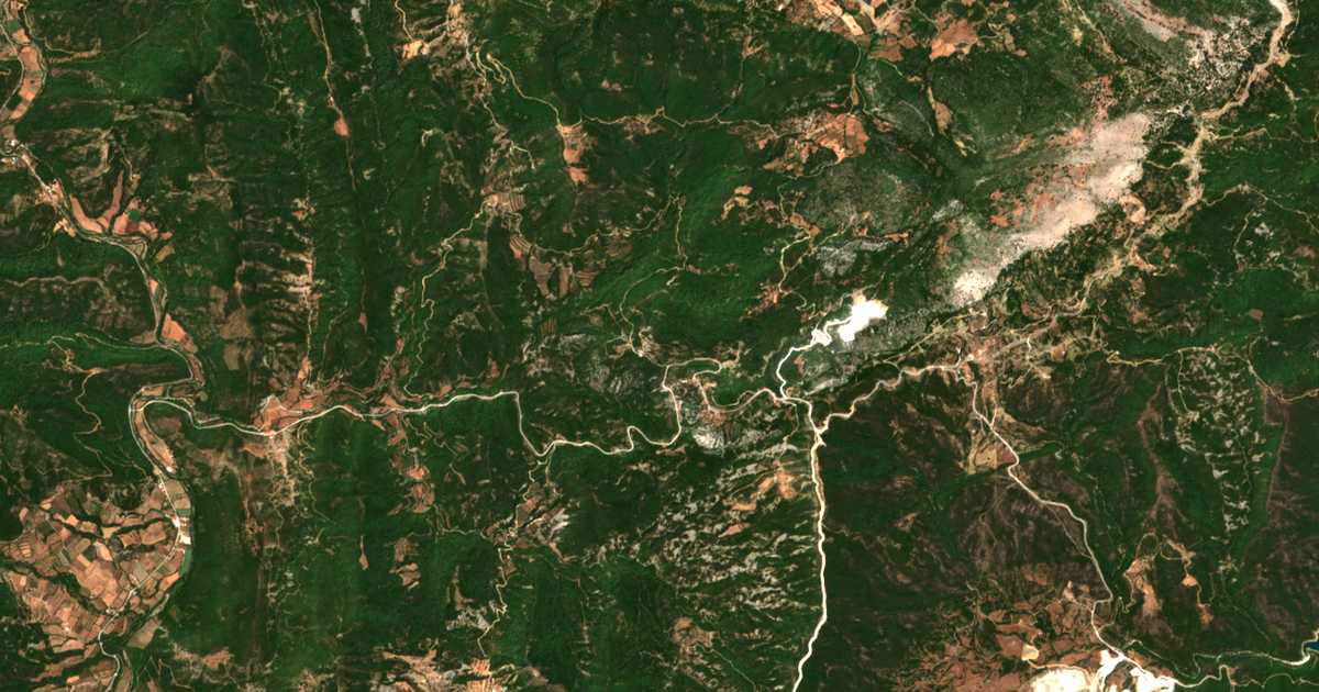 Satelitska karta: Petróna