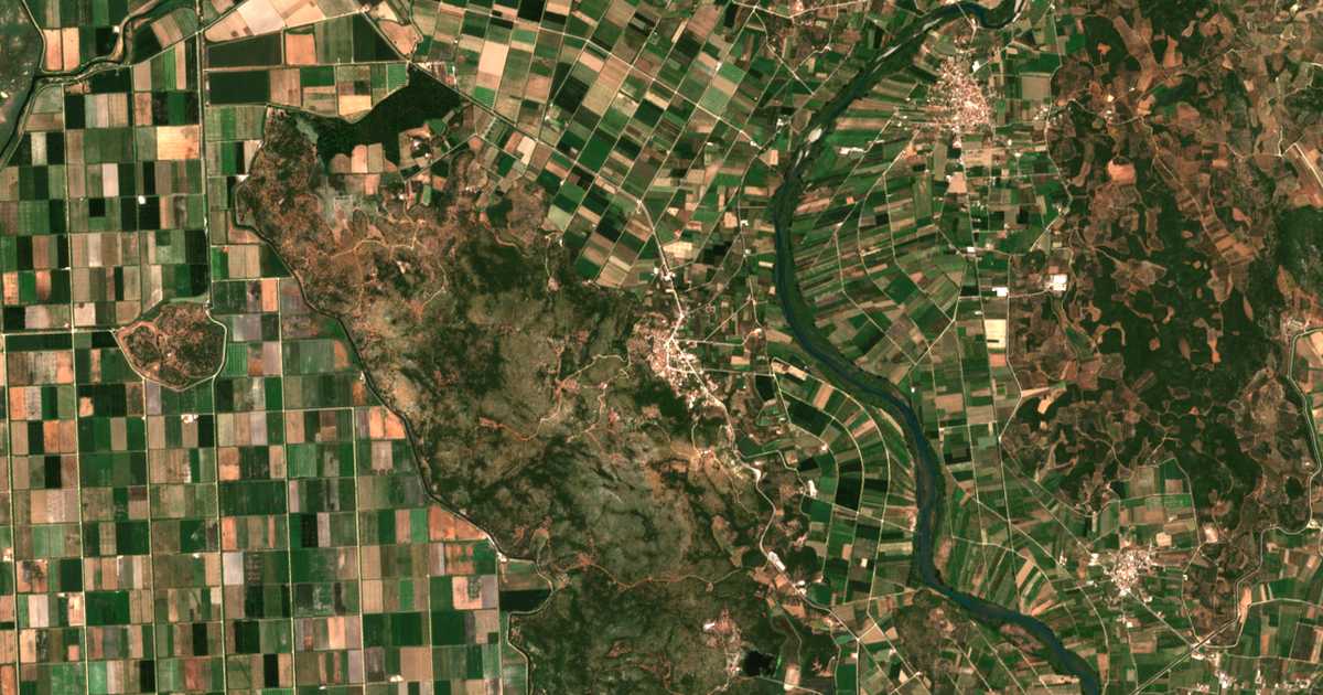Satelitska karta: Lesínion