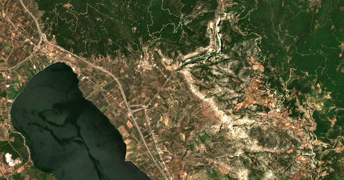 Satelitska karta: Magoúles