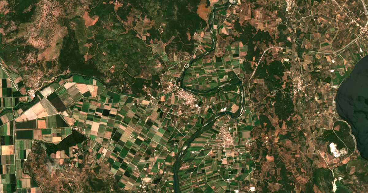 Satelitska karta: Pentálofon