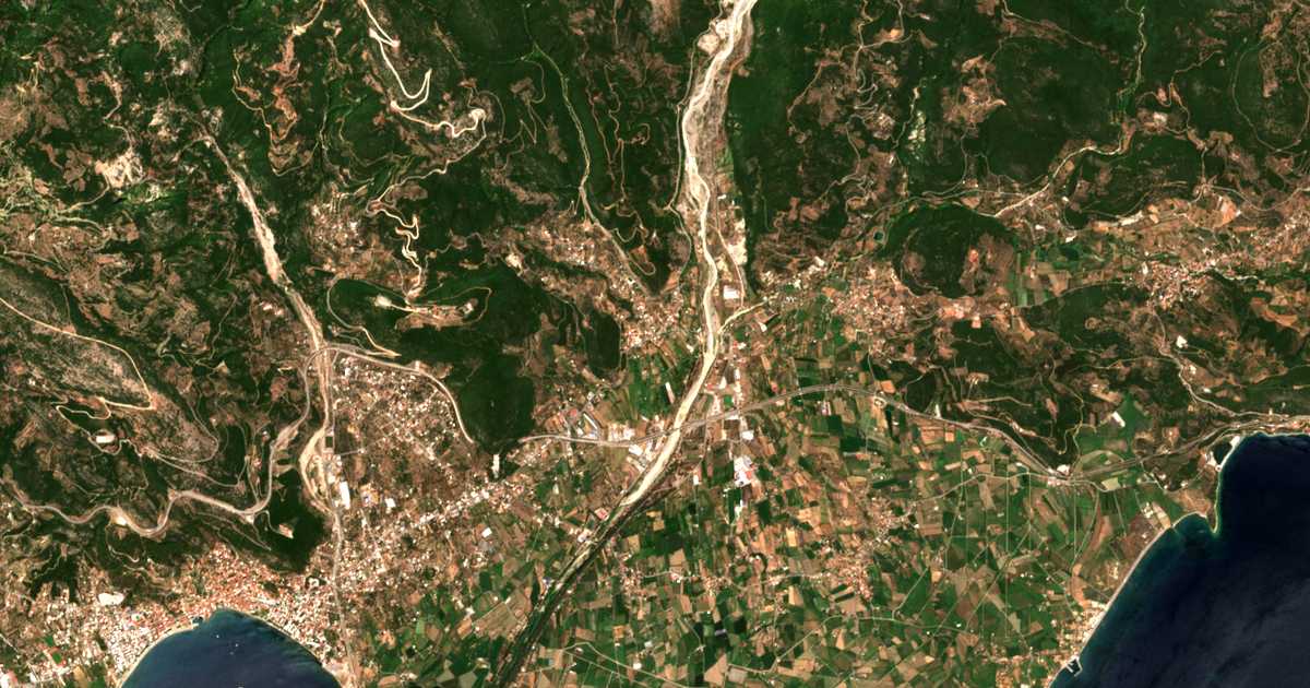 Satelitska karta: Káto Dáfni