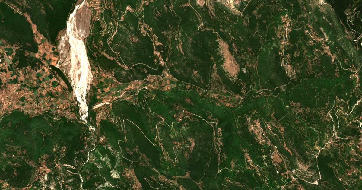 Satelitska karta: Plataniás