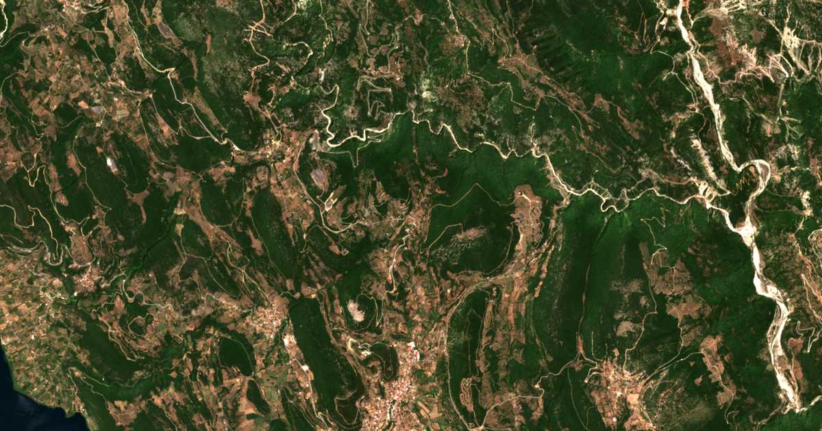 Satelitska karta: Mégas Déndros