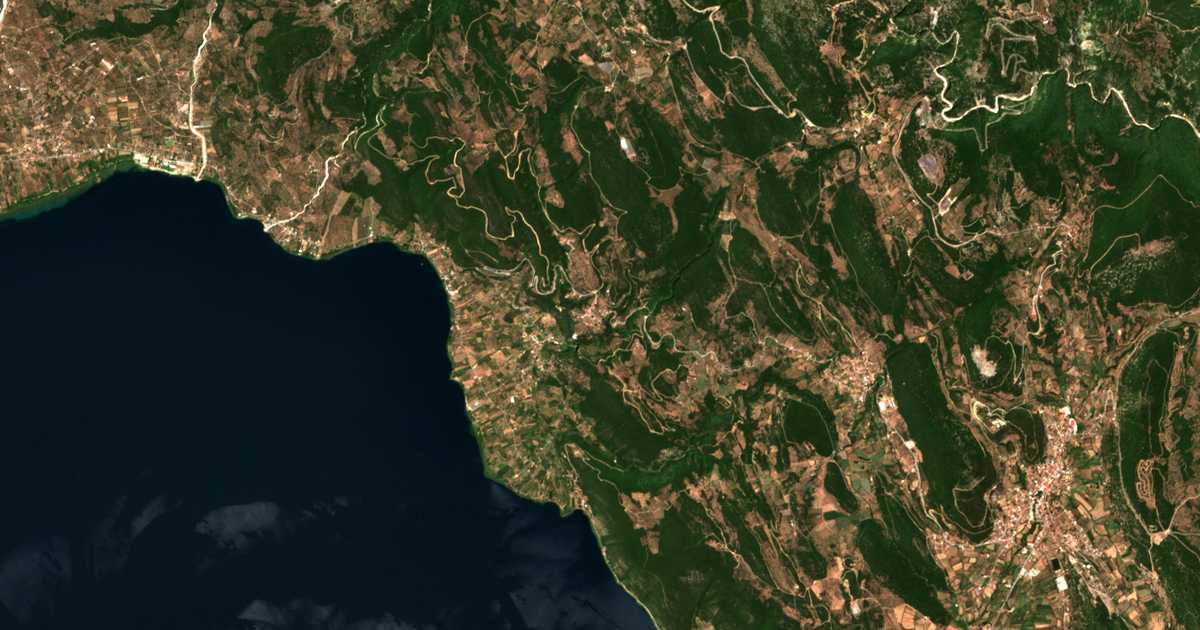 Satelitska karta: Myrtiá