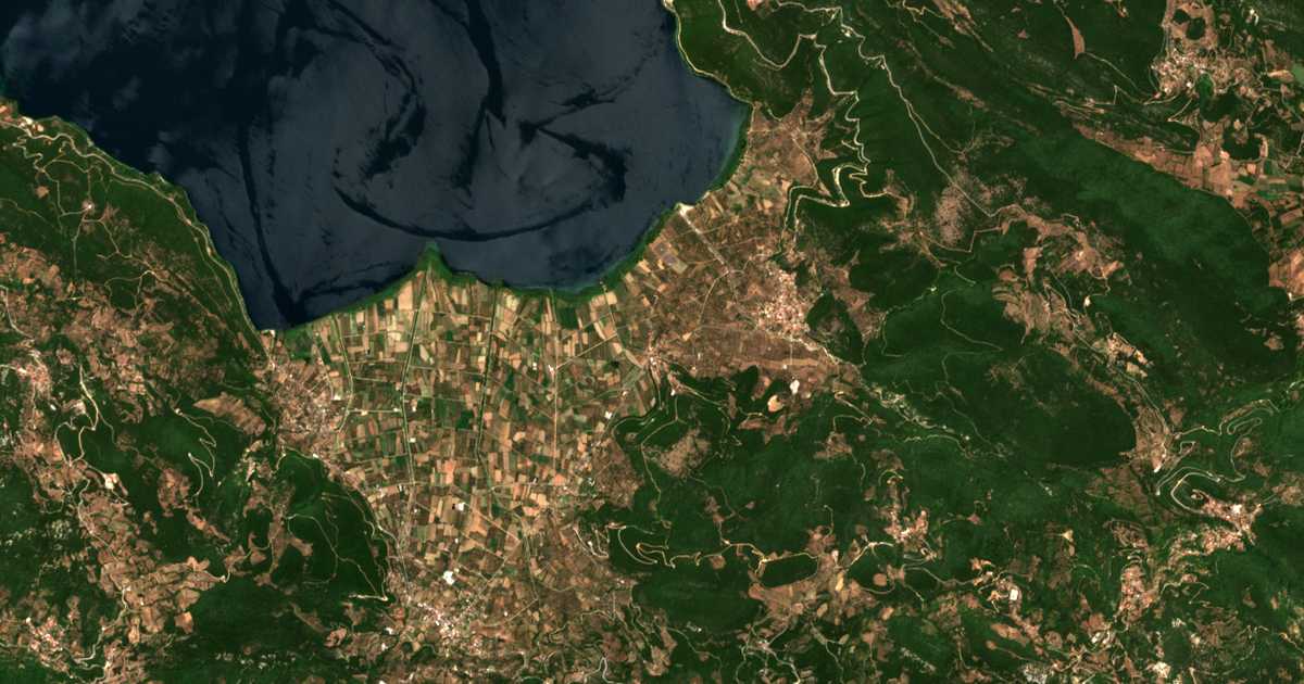 Satelitska karta: Pámfion
