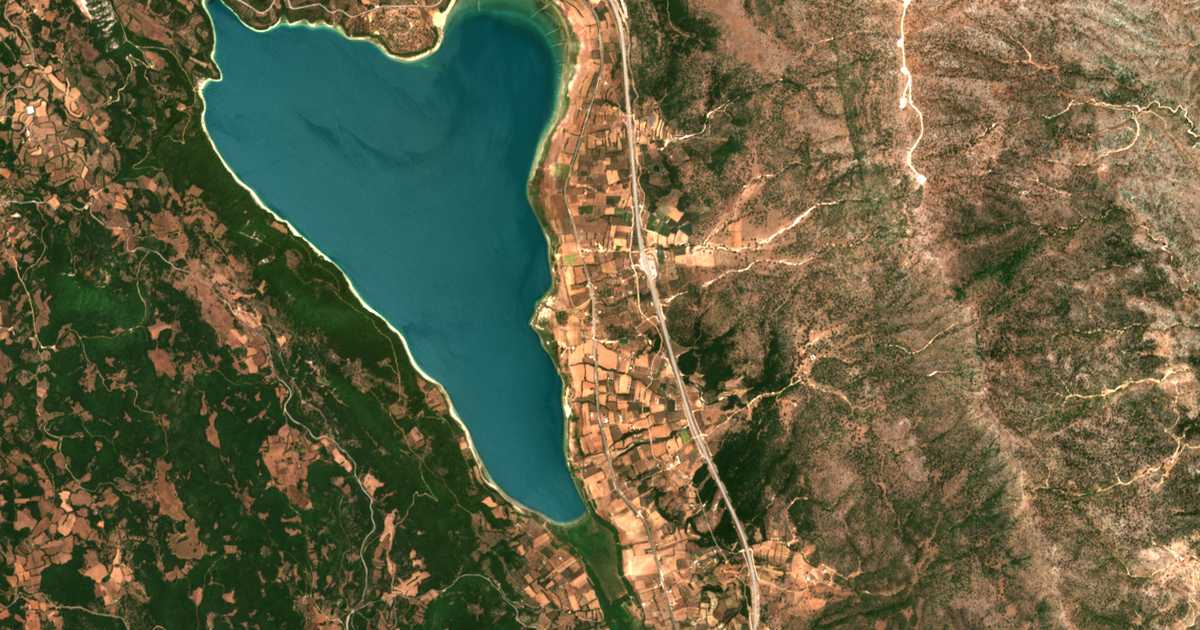 Satelitska karta: Rívion