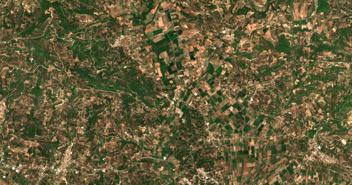 Satelitska karta: Karoútes