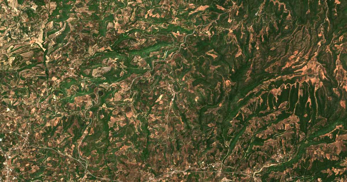 Satelitska karta: Péfkai