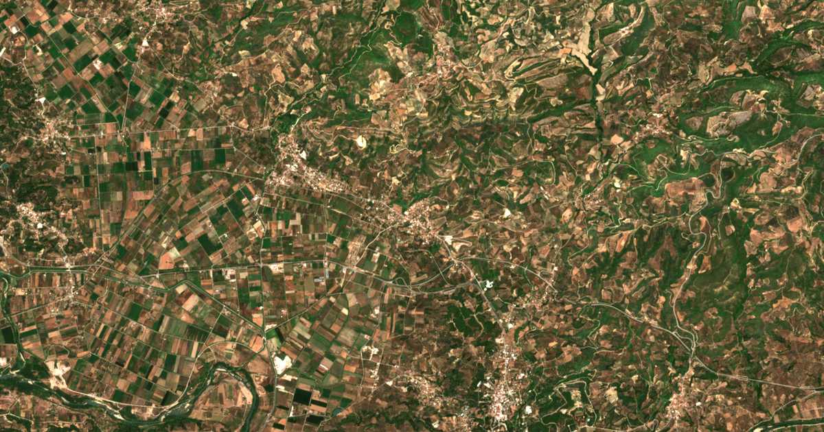 Satelitska karta: Plátanos