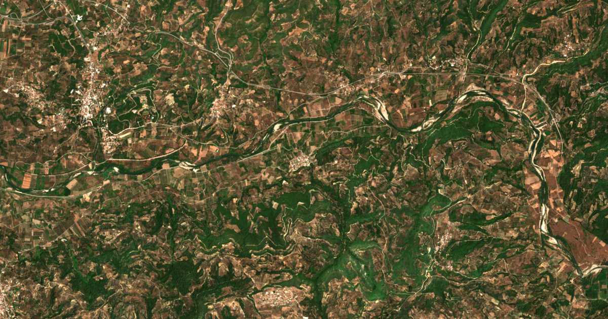 Satelitska karta: Néa Kalyvákia
