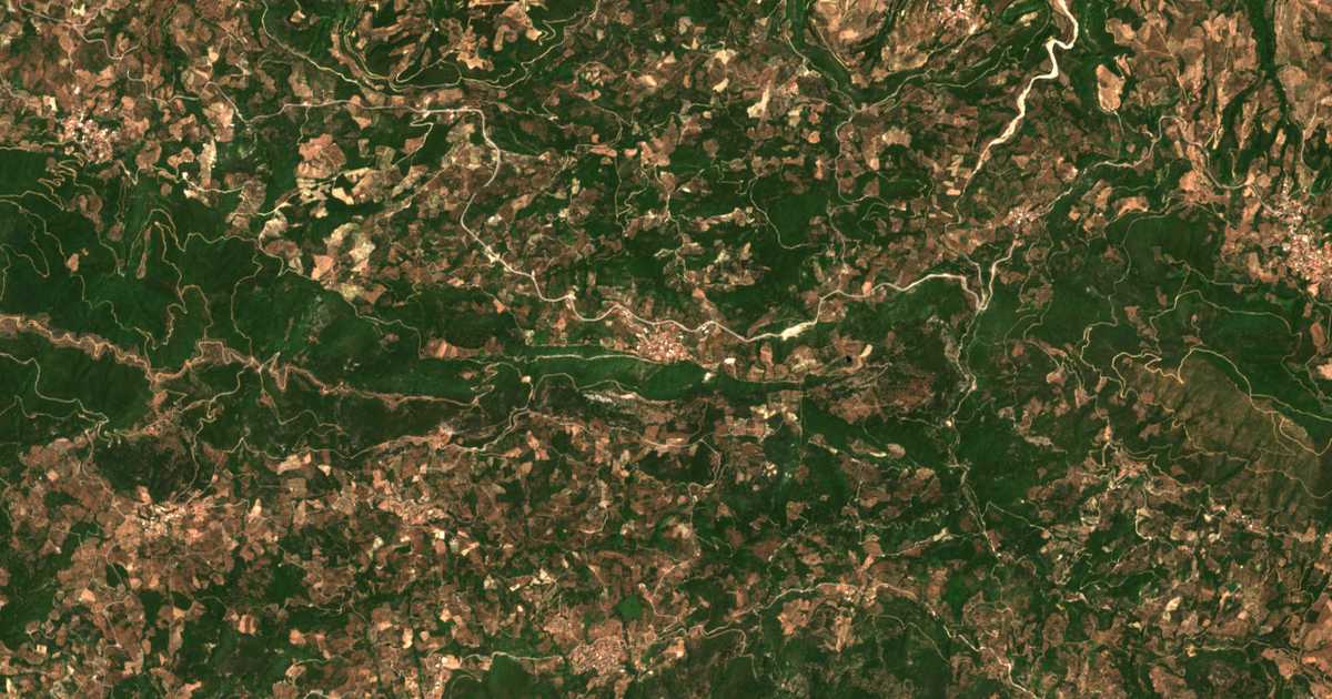 Satelitska karta: Platiána