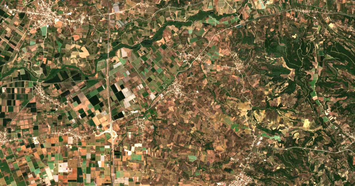 Satelitska karta: Avgeíon