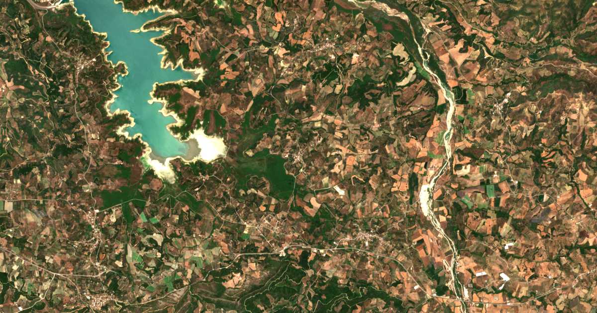 Satelitska karta: Kámpos
