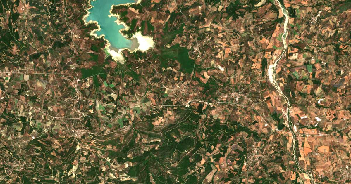 Satelitska karta: Oraía