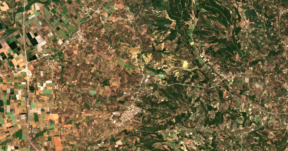 Satelitska karta: Péra Chavári