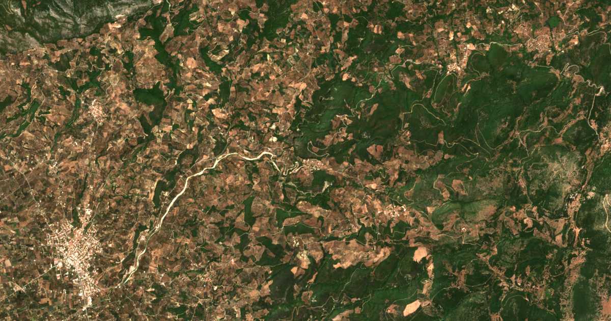 Satelitska karta: Aríni