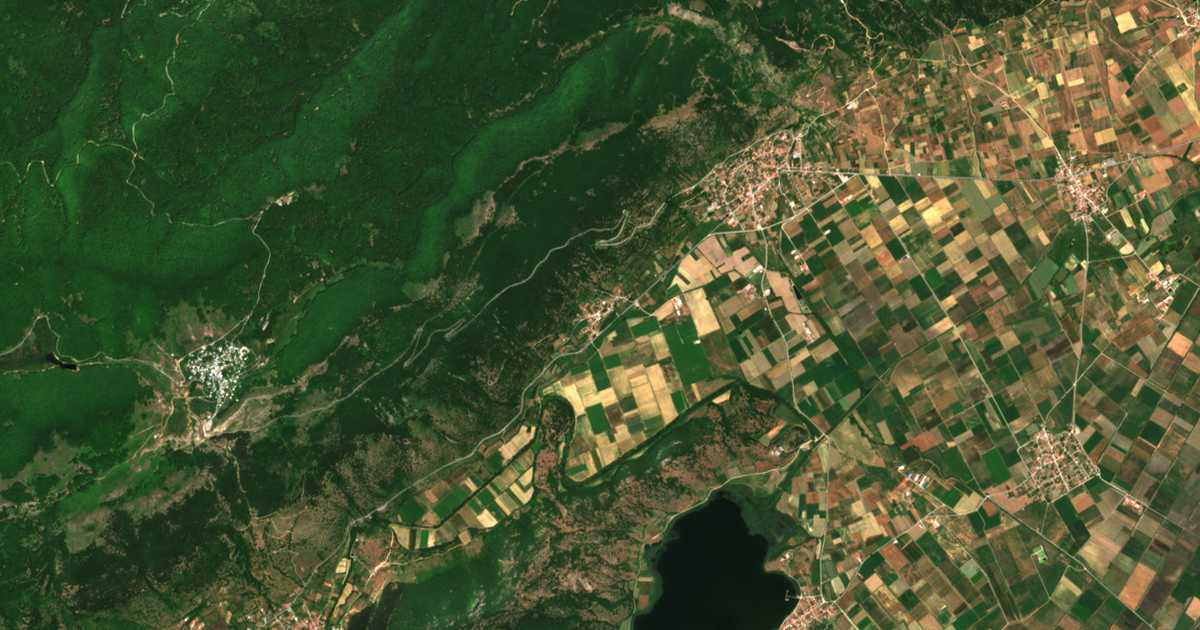 Satelitska karta: Agrapidéai