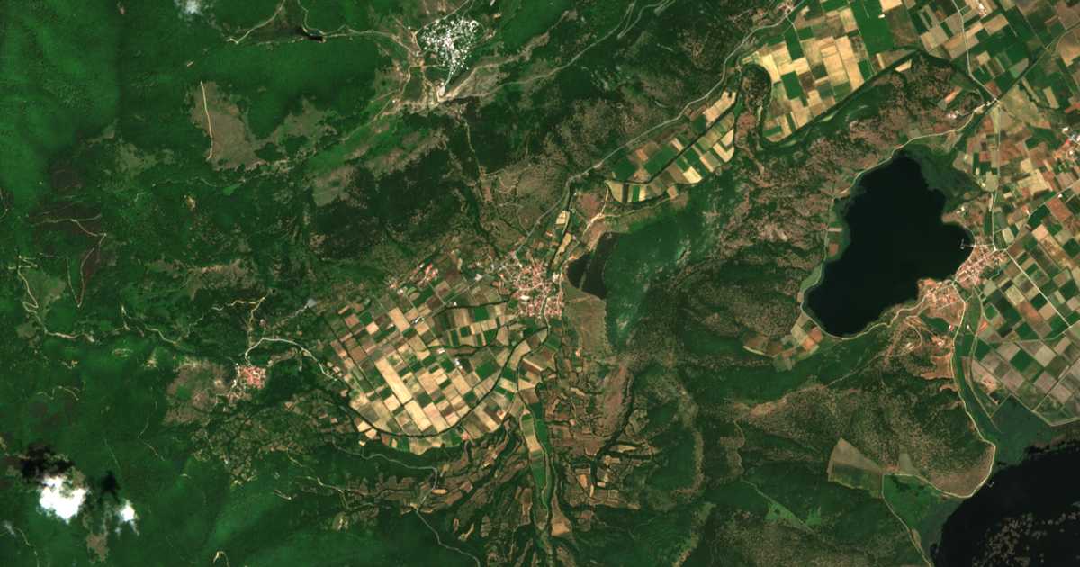Satelitska karta: Sklíthron