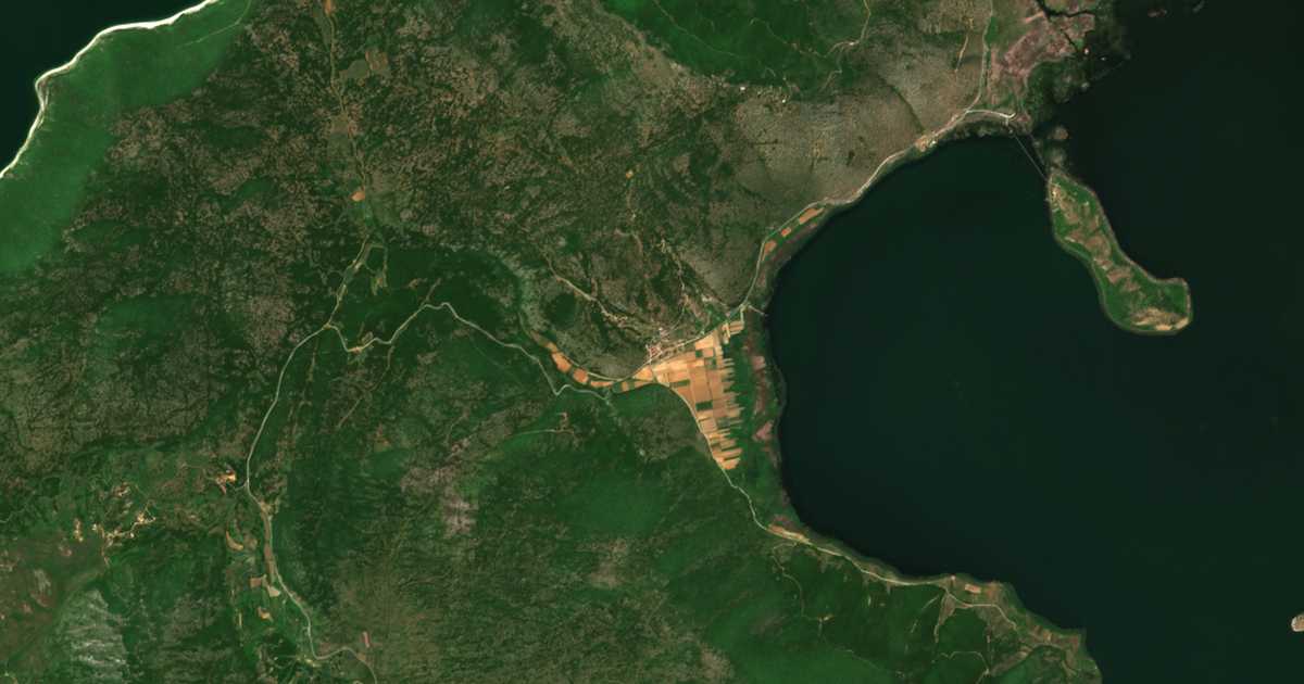 Satelitska karta: Pýli