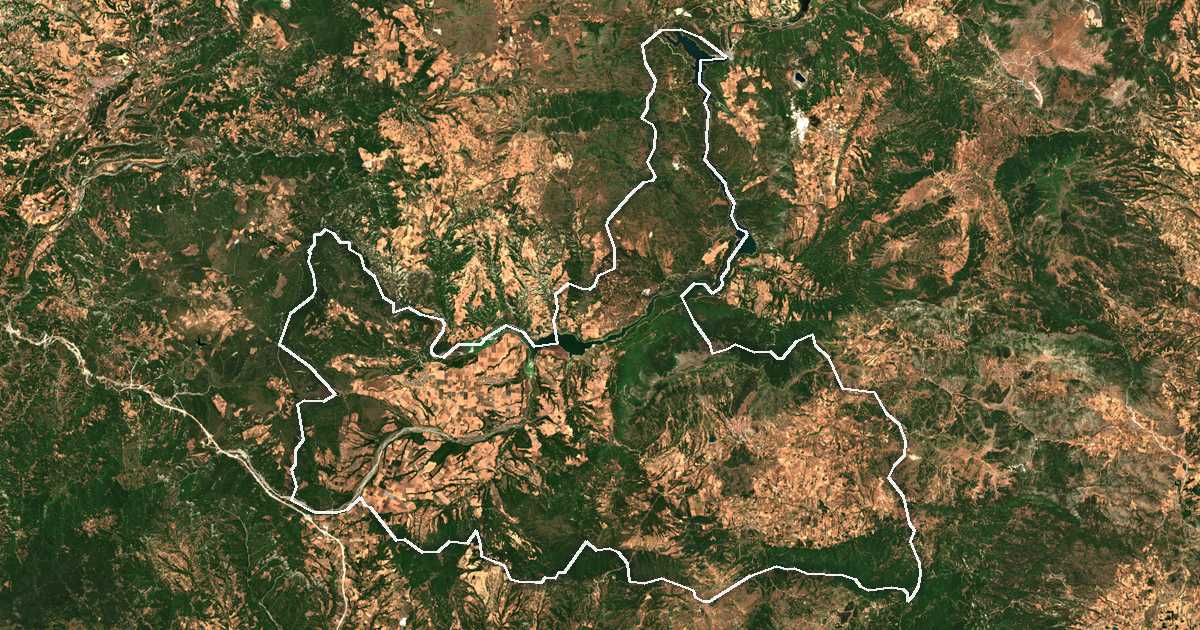 Satelitska snimka s ucrtanom granicom: Dímos Deskátis