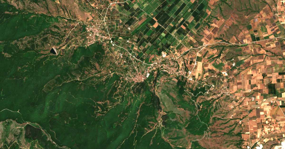 Satelitska karta: Empórion
