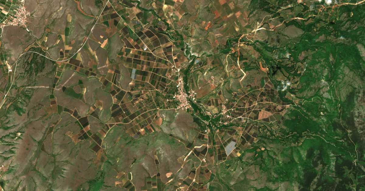 Satelitska karta: Pýrgoi