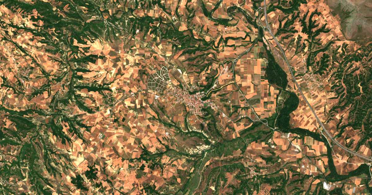 Satelitska karta: Neápolis